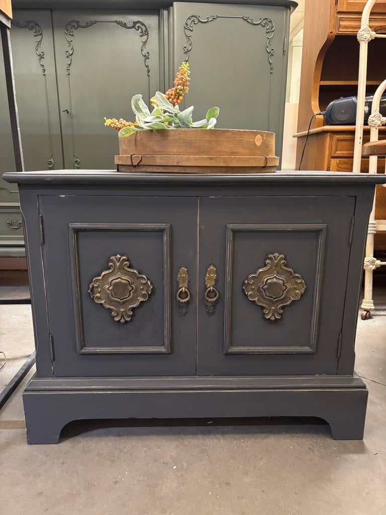 Brocante kast / televisiemeubel, Ophalen, Studio Larilo, Zo goed als nieuw, Minder dan 100 cm