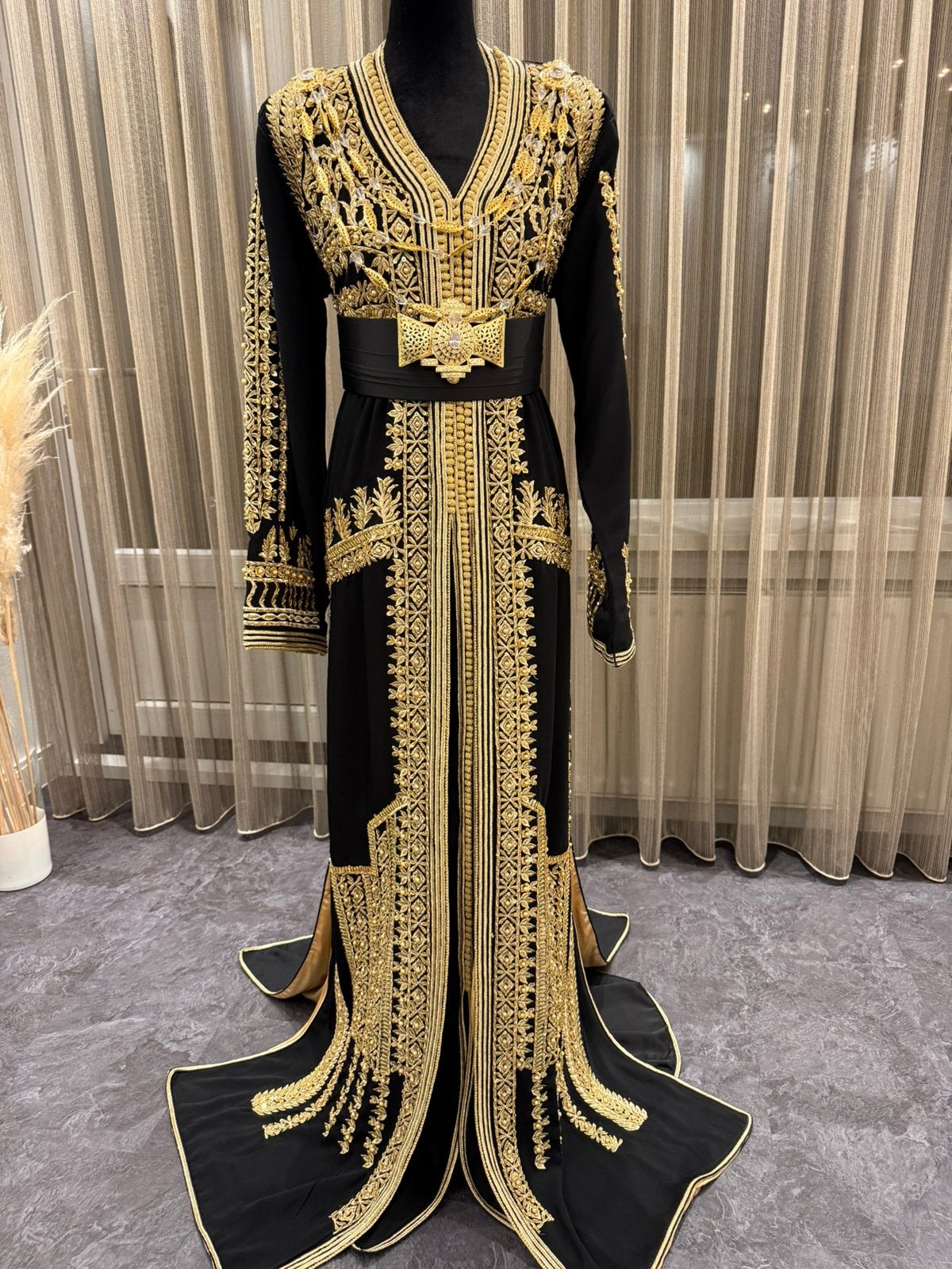 TE HUUR – ZEER EXCLUSIEVE Marokkaanse Takchita / Caftan, Ophalen of Verzenden