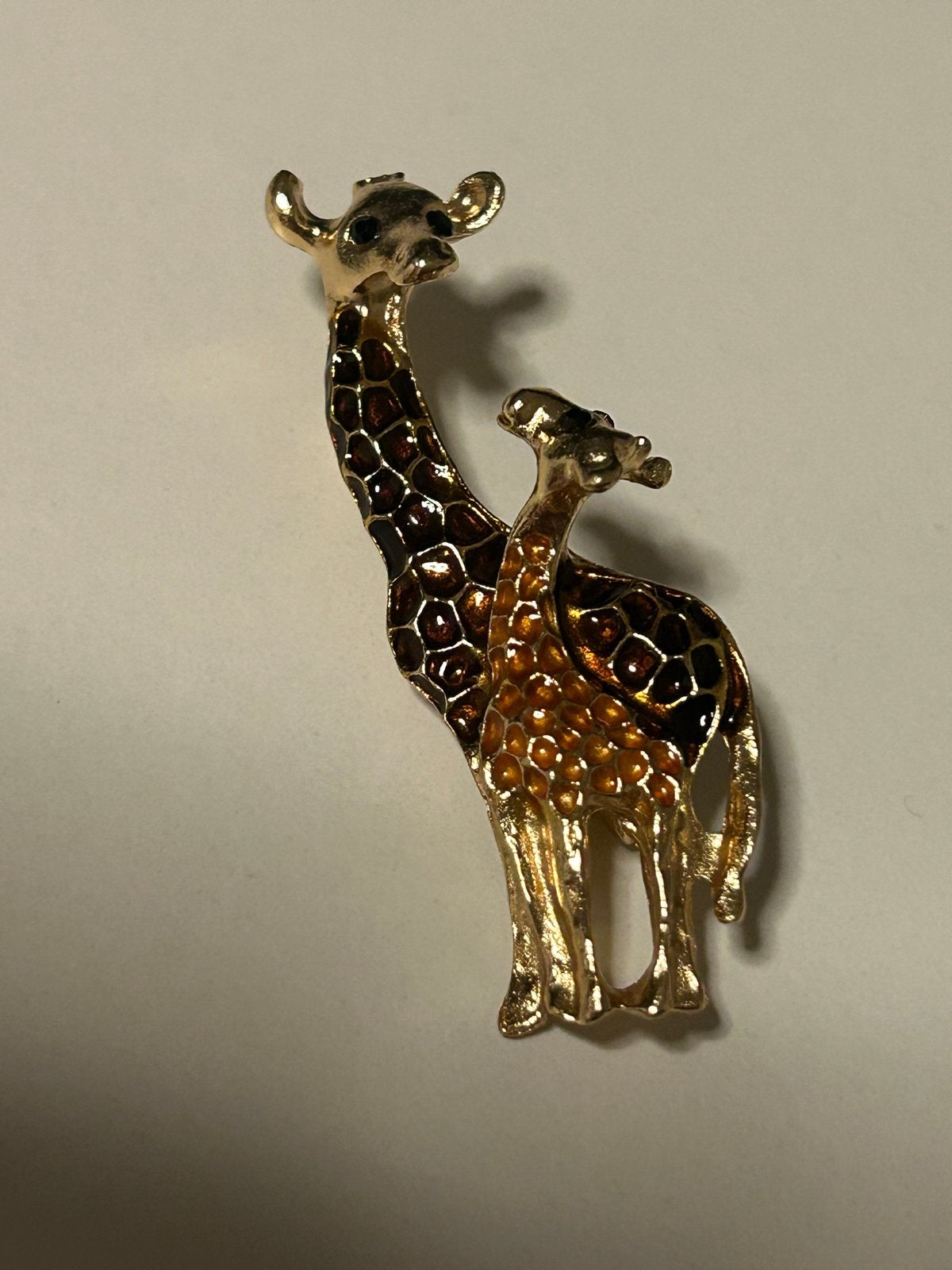 Nieuwe Giraffe Broche Goudkleurig met Bruine Emaille, Overige materialen, Minder dan 4 cm, Nieuw, Ophalen of Verzenden