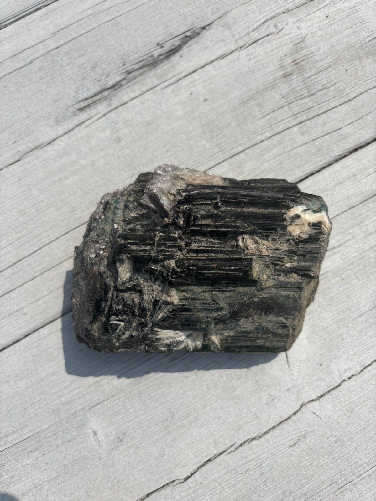 Edelsteen zwarte toermalijn, Ophalen, Mineraal