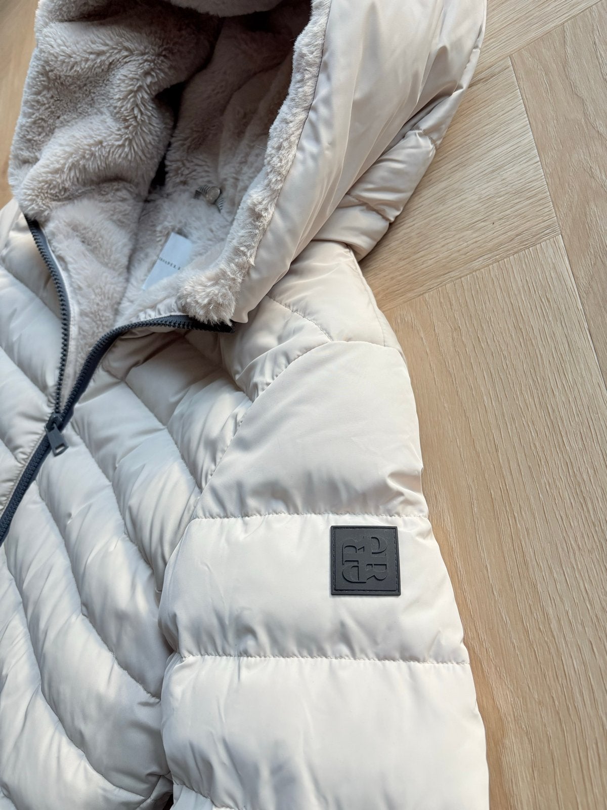 Rino & Pelle lange gewatteerde jas met imitatiebont, maat 40, Kleding | Dames, Ophalen, Zo goed als nieuw, Maat 38/40 (M), Beige