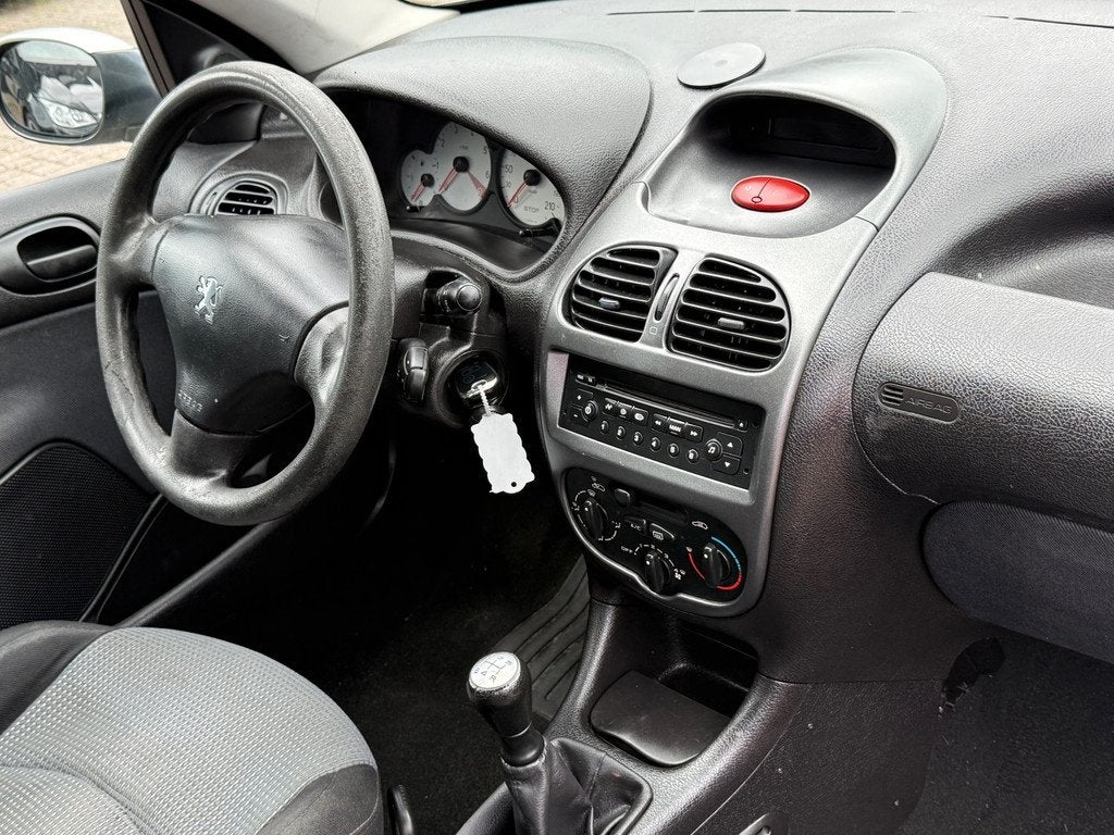 Peugeot 206 1.4 Air-line 2 Airco | 5drs | Nieuwe Apk, Auto's, Peugeot, Voorwielaandrijving, Stof, 31 €/maand, 4 cilinders