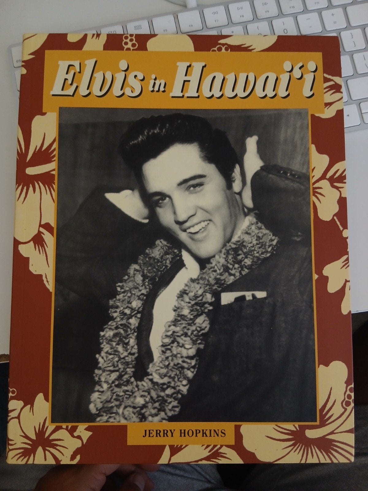 Elvis in Hawai'i - Jerry Hopkins (Boek), Ophalen of Verzenden, Zo goed als nieuw, Artiest, Jerry Hopkins