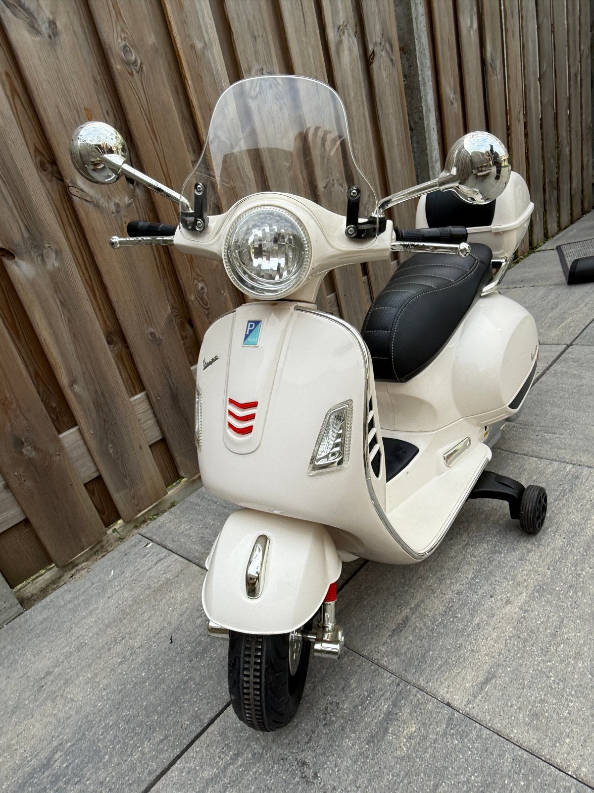 Elektrische kinder Vespa scooter, Ophalen, Gebruikt