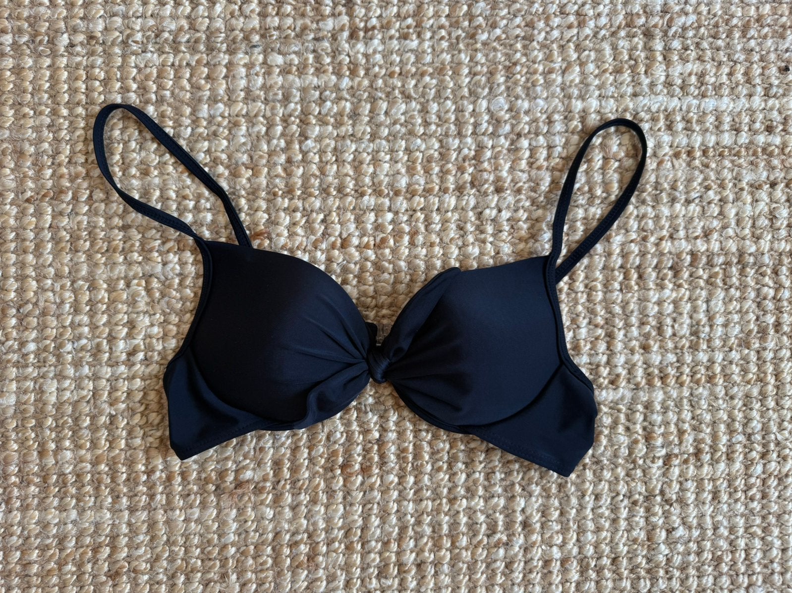 Zwarte bikinitop met strikje, maat 85C, Kleding | Dames, Ophalen of Verzenden, Zo goed als nieuw, Zwart, Bikini