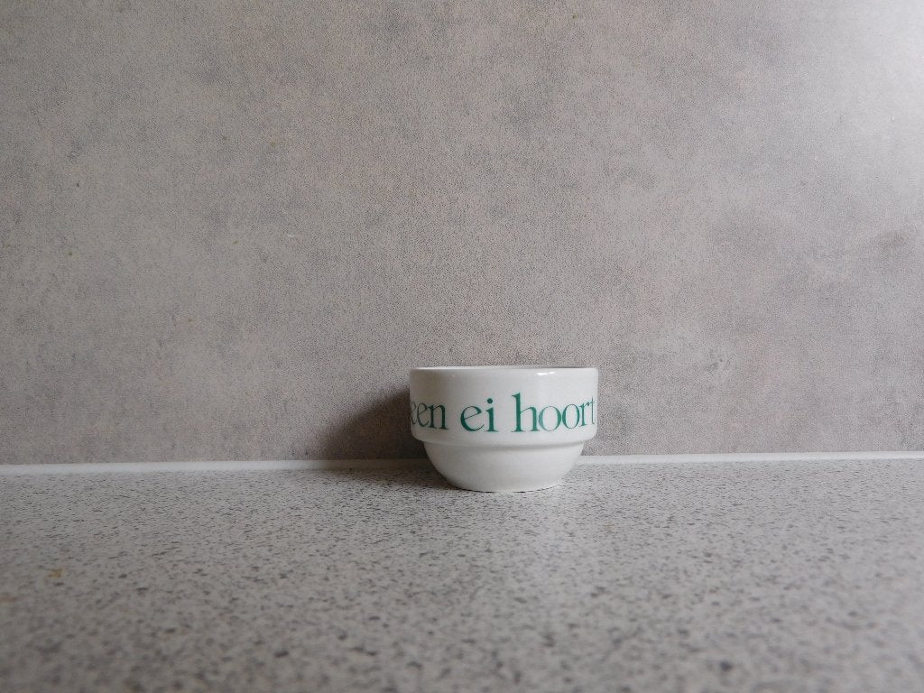 Eierdopje "Een ei hoort erbij" Groen, Overige merken, Keramiek, Overige typen, Ophalen of Verzenden