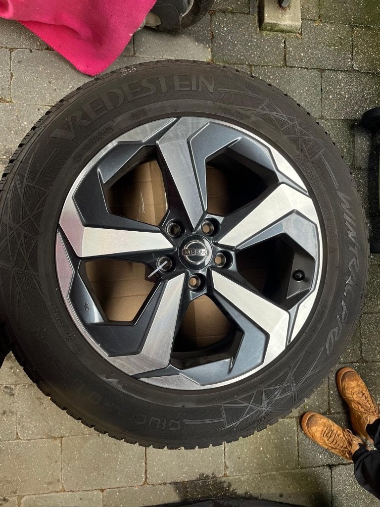 Orginele Nissan Qashqai 18" velgen + winterbanden 235/60 R18, Auto-onderdelen, Banden en Velgen, Ophalen, 18 inch, Velg(en), Winterbanden
