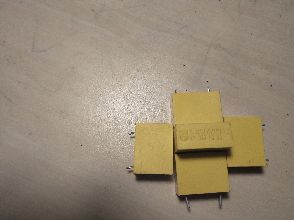 Philips KP357 68NF 250v 15mm (Nieuw), Ophalen of Verzenden, Nieuw
