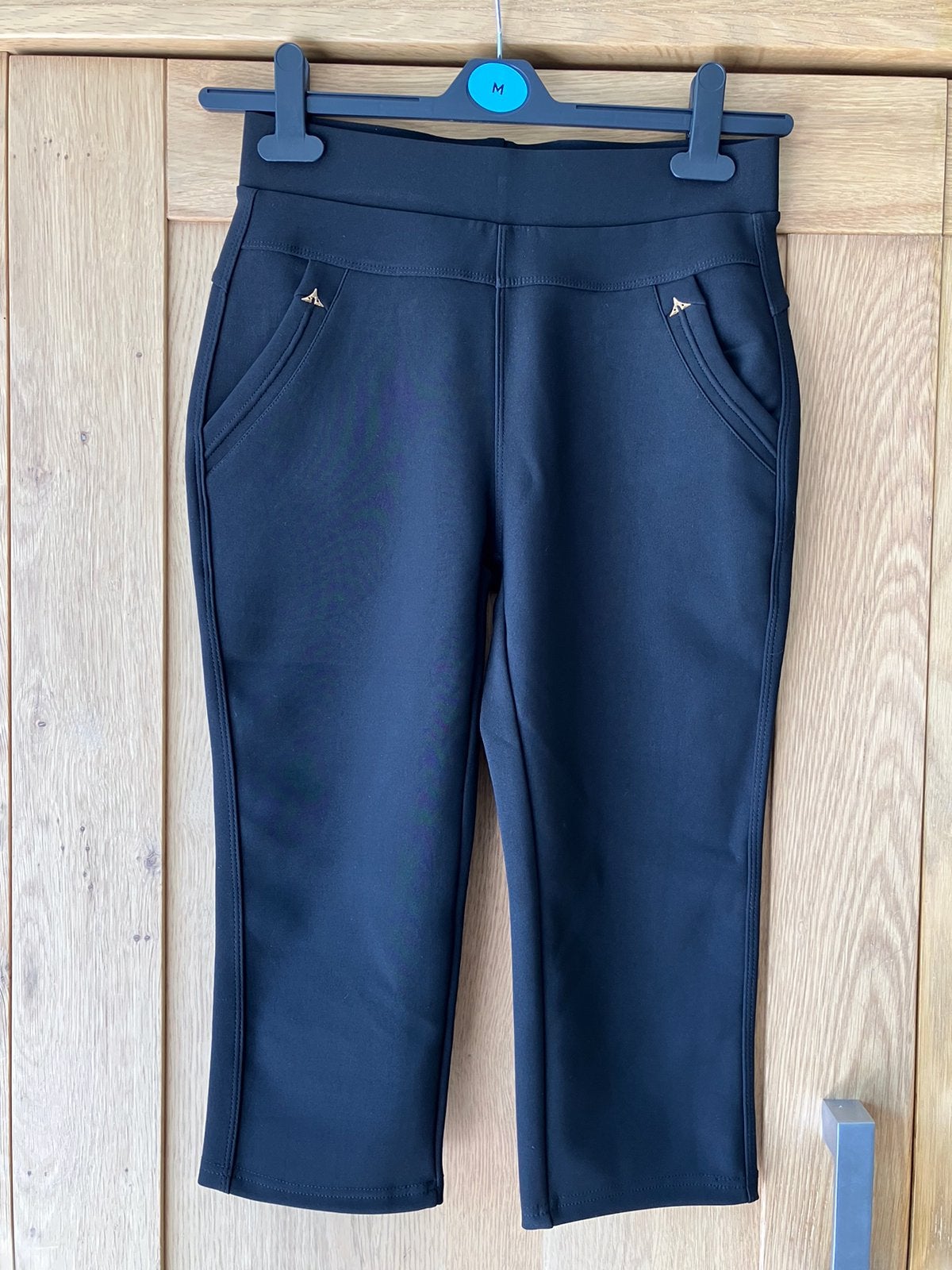 Nieuw=zwarte driekwart Capri broek=M-L, Maat 38/40 (M), Zwart, Nieuw, Ophalen of Verzenden