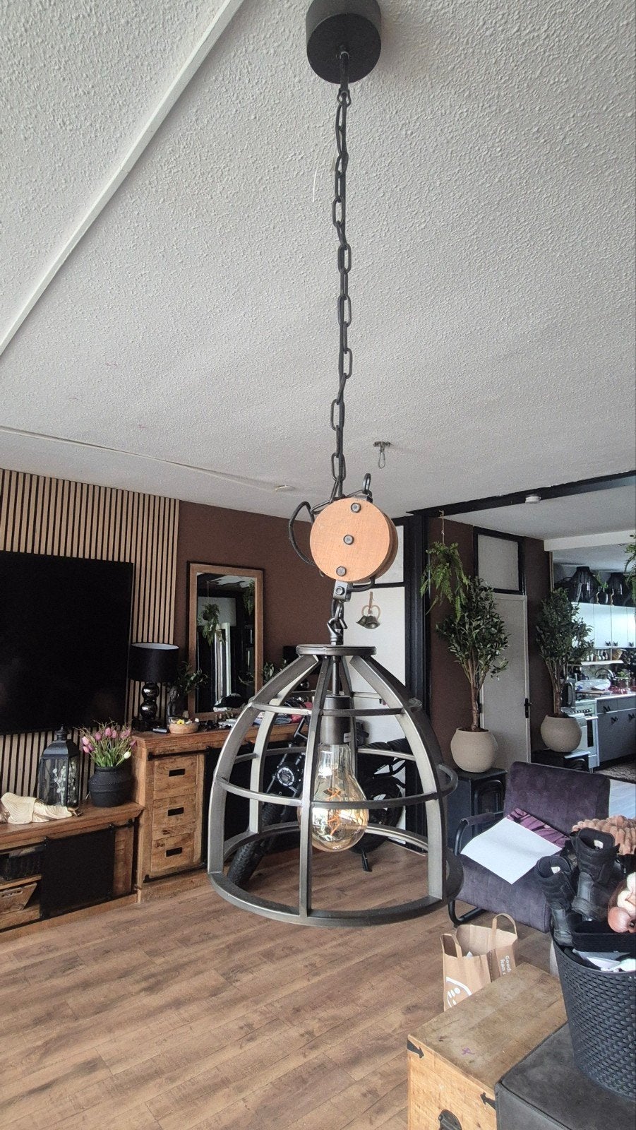 Industriële hanglamp met katrol - Metaal en Hout, Huis en Inrichting, Lampen | Hanglampen, Ophalen, Industrieel, Landelijk, E27 (groot)