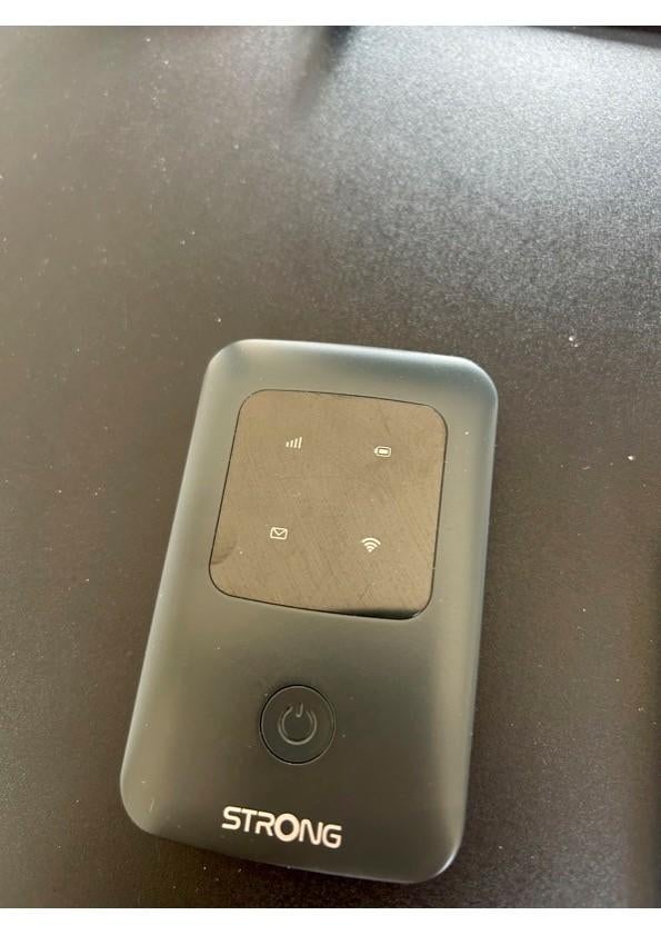 Strong 4G Portable Hotspot 150, Ophalen of Verzenden, Zo goed als nieuw, Router met modem, Overige merken