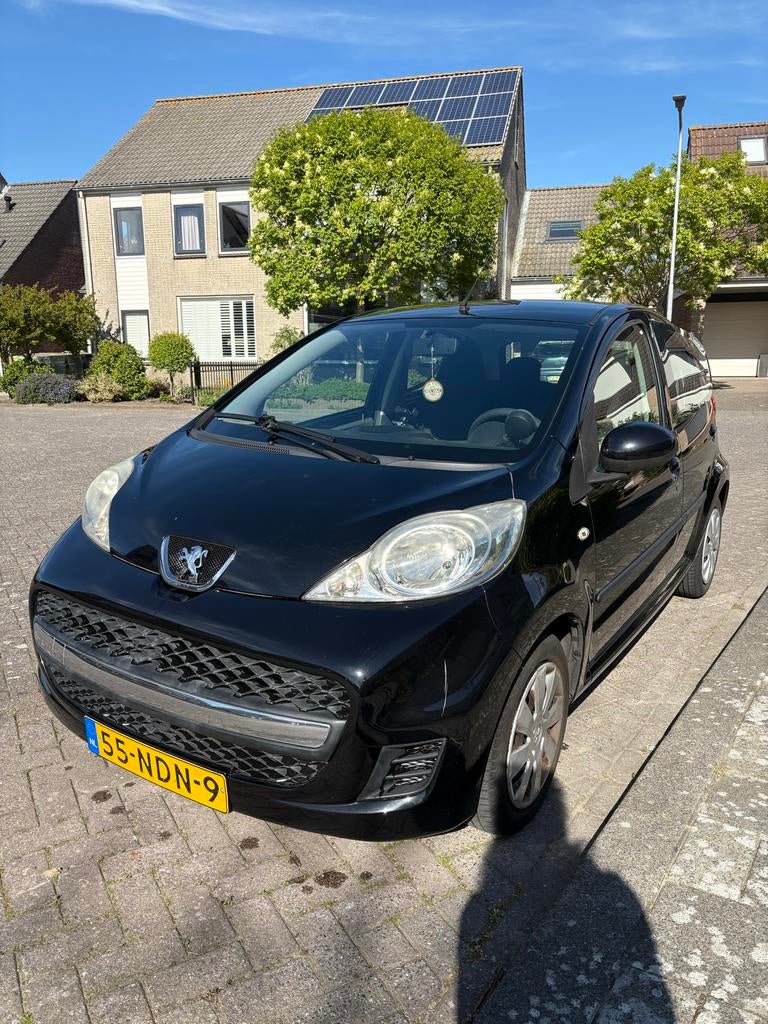 Peugeot 107 1.0 12V 5DR 2010 Zwart, Auto's, Voorwielaandrijving, 4 stoelen, Origineel Nederlands, Handgeschakeld