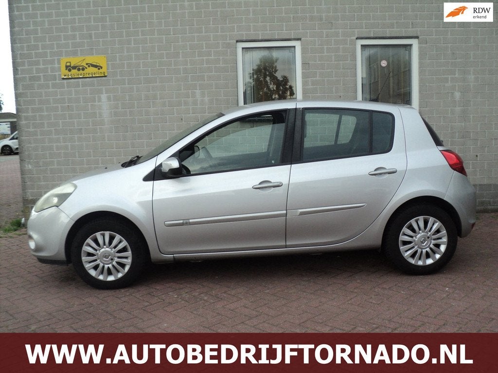 Renault Clio 1.2 TCe 5 drs airco bj2011, Auto's, Voorwielaandrijving, Euro 5, 535 kg, Gebruikt