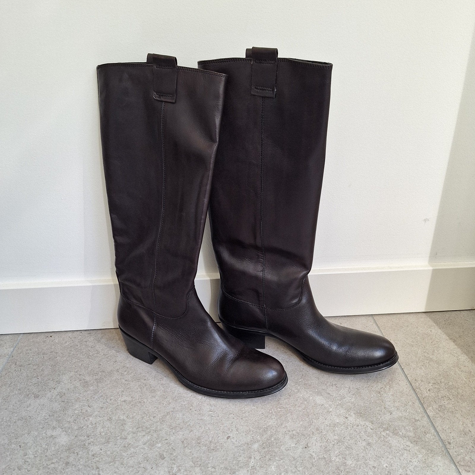 Zwarte dameslaars mt 40 nieuw in doos - subtiele cowboy look, Hoge laarzen, Zwart, Ophalen of Verzenden, Cypres