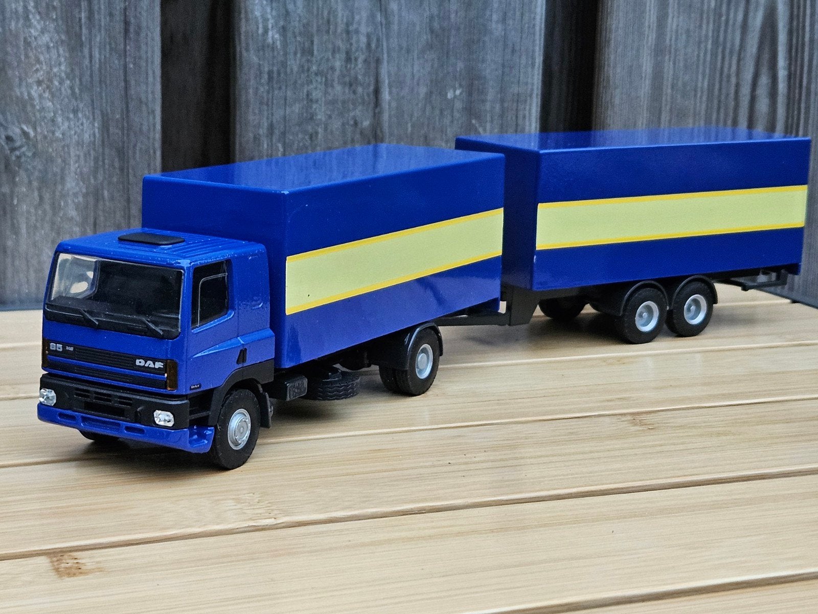 Lioncar DAF 85 Combi Aanhanger Blauw met Gele Striping, Ophalen of Verzenden, Zo goed als nieuw, Bus of Vrachtwagen, Lion Toys