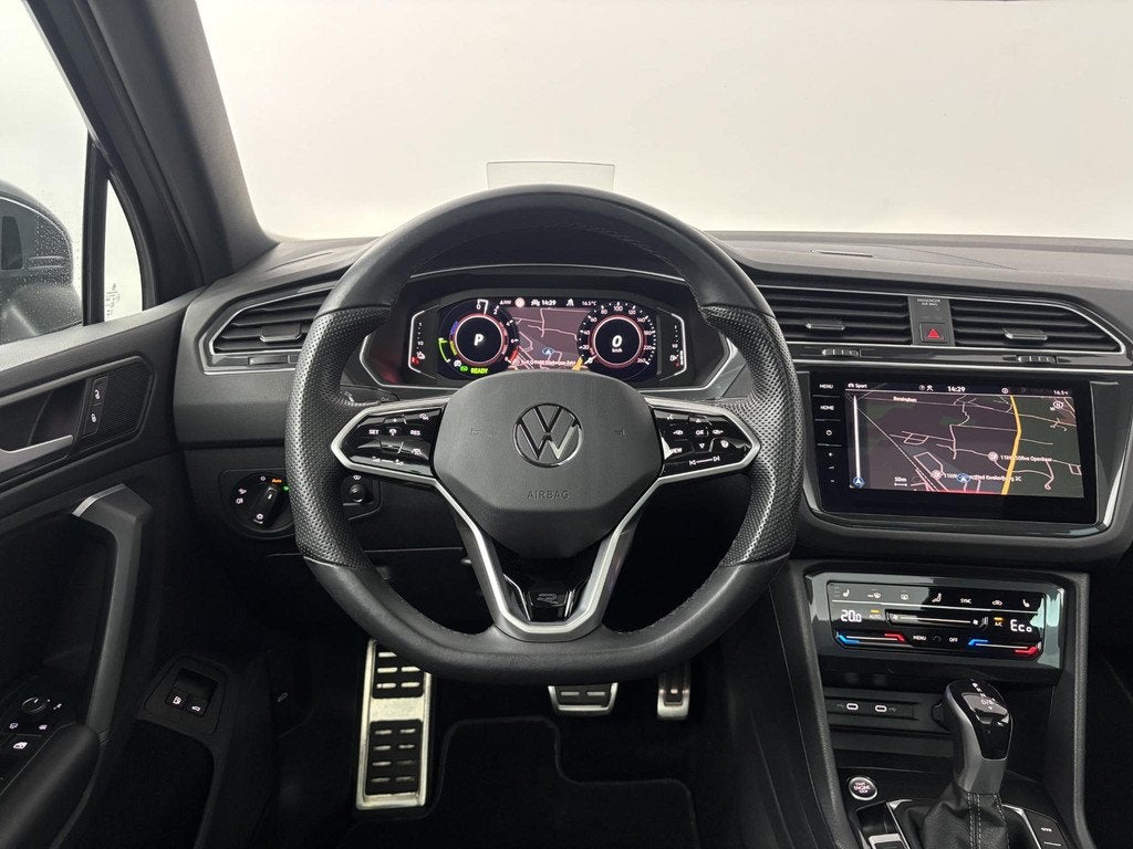Volkswagen Tiguan 1.4 TSI 245pk DSG eHybrid R-Line Business, Auto's, Stof, 4 cilinders, Met garantie (alle), Hybride Elektrisch/Benzine