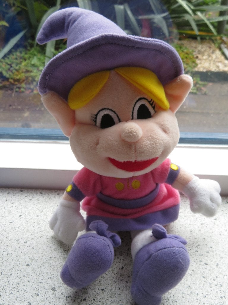 Heks pop Carabouille mascotte van CAPFUN paarse uitvoering, Overige typen, Ophalen of Verzenden, Zo goed als nieuw, Wasbaar