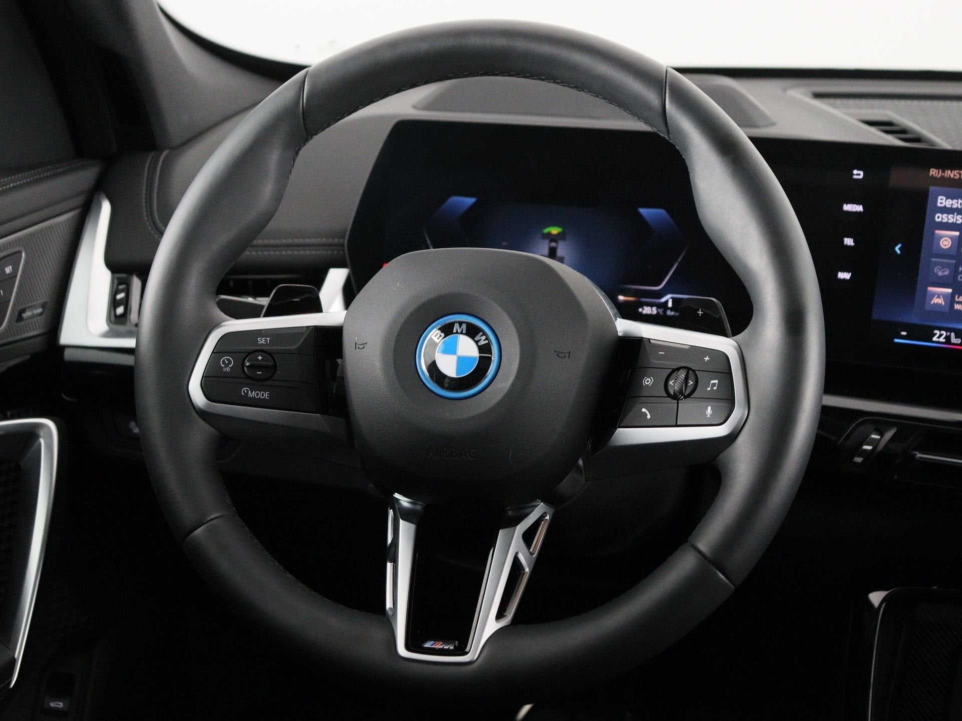 BMW X1 xDrive30e (bj 2025, automaat), Auto's, Gebruikt, Zwart, Overige brandstoffen, Zwart