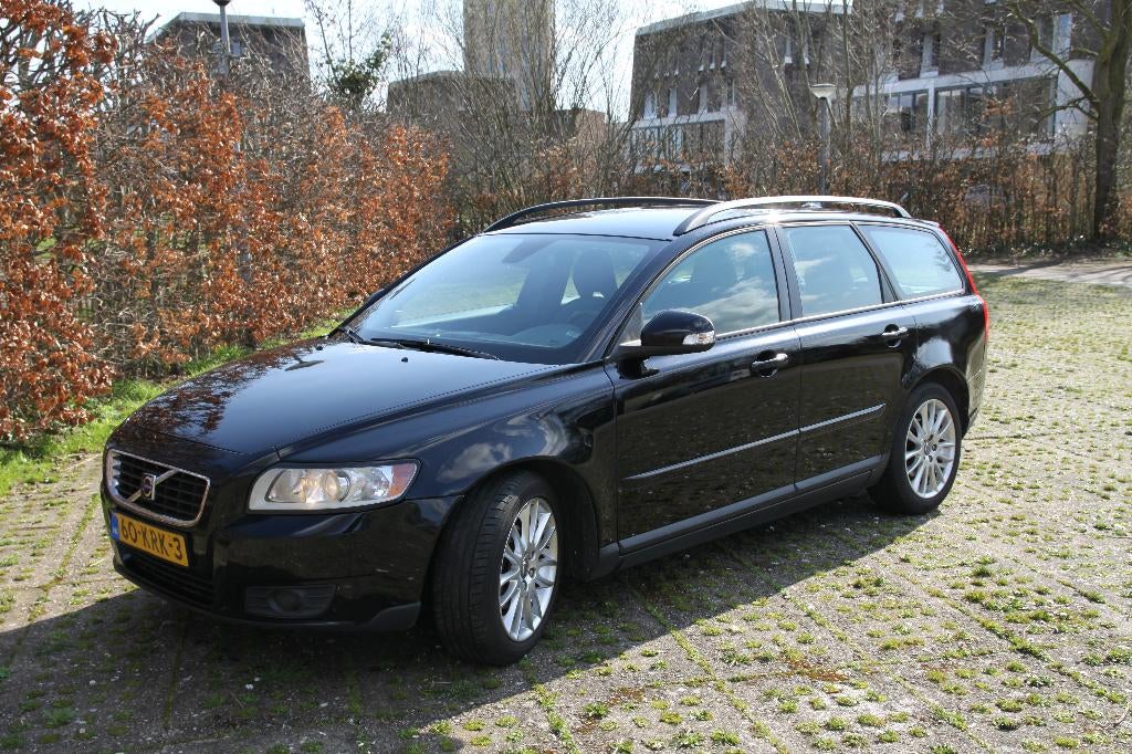 Volvo v50 2.0 benzine | 2010 | Momentum | Nieuwe APK, Zwart, 4 cilinders, 1283 kg, Leder en Stof