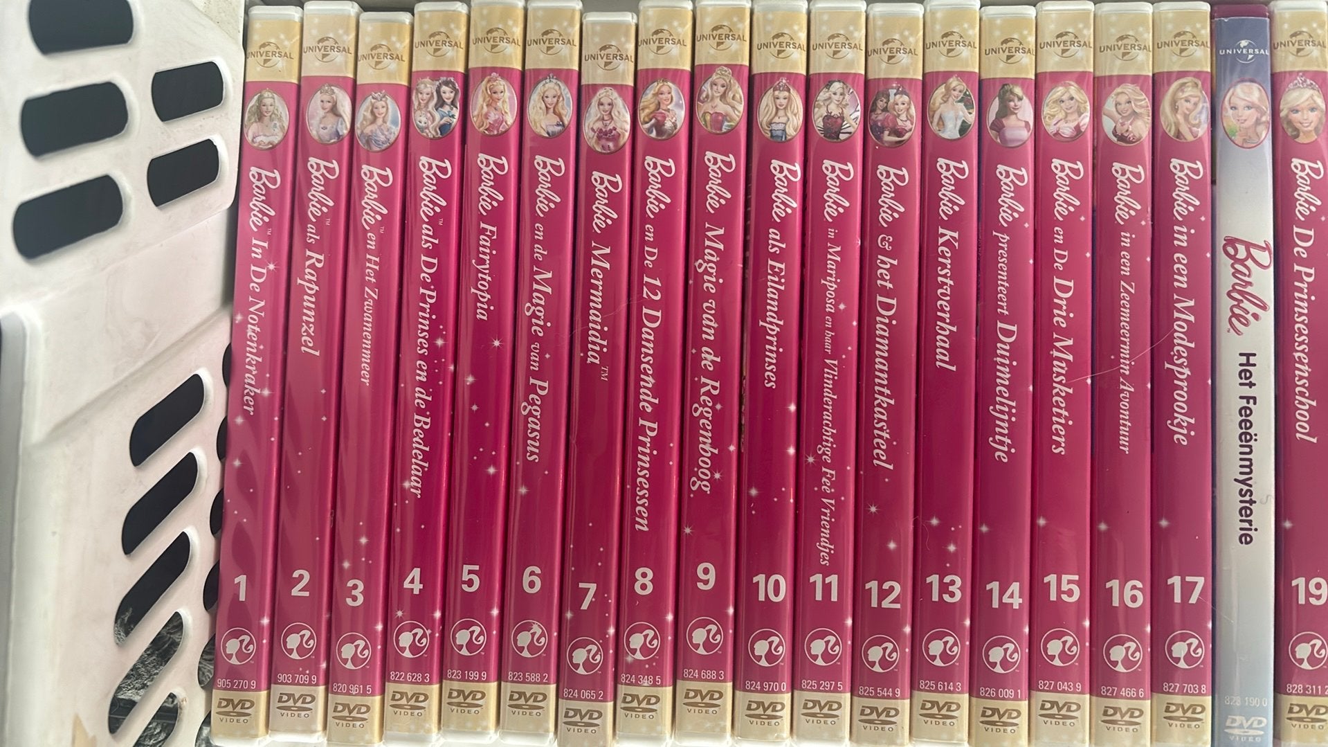 Barbie classic film collectie - 32 stuks, Verzamelbox, Zo goed als nieuw, Vanaf 6 jaar, Sprookjes