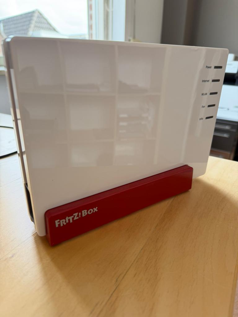Fritzbox 7581 modem/router, Computers en Software, Routers en Modems, Ophalen of Verzenden, Gebruikt, Router met modem