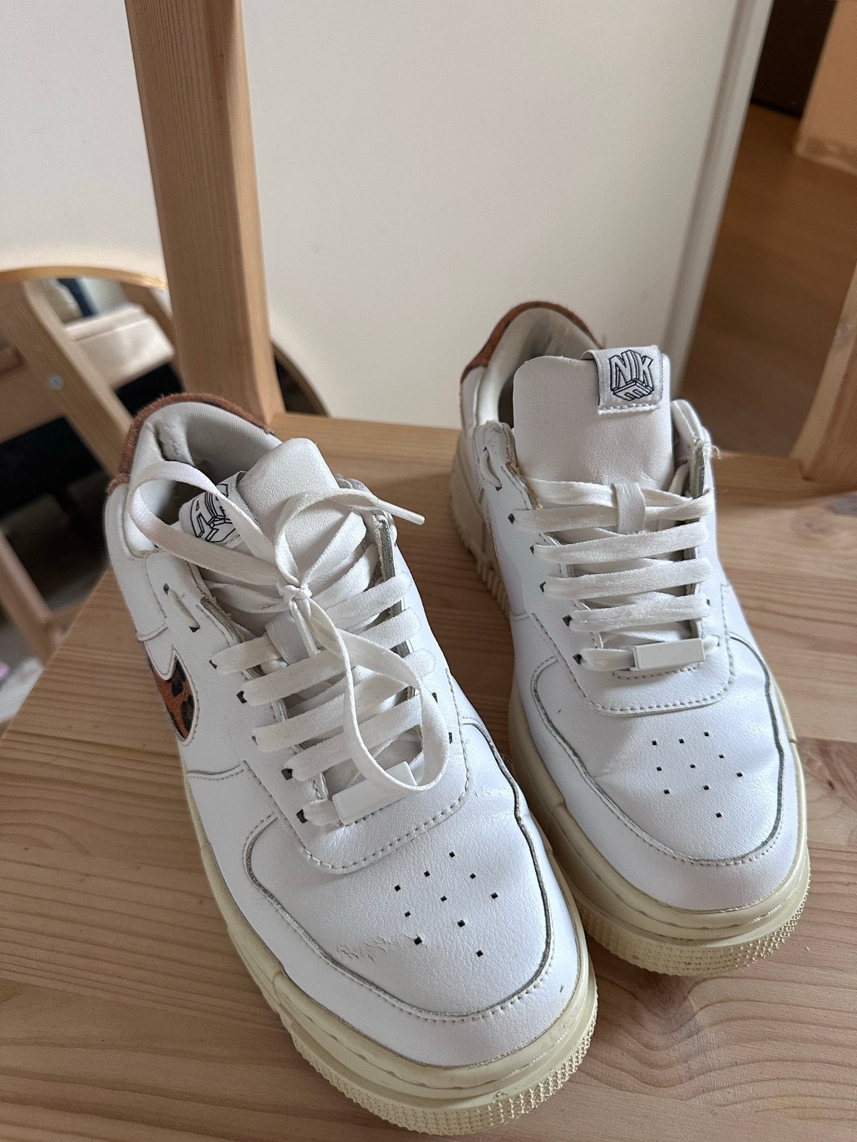 Nike Air Force 1 Pixel sneakers wit met luipaardprint, Ophalen of Verzenden, Gedragen, Wit, Sneakers of Gympen