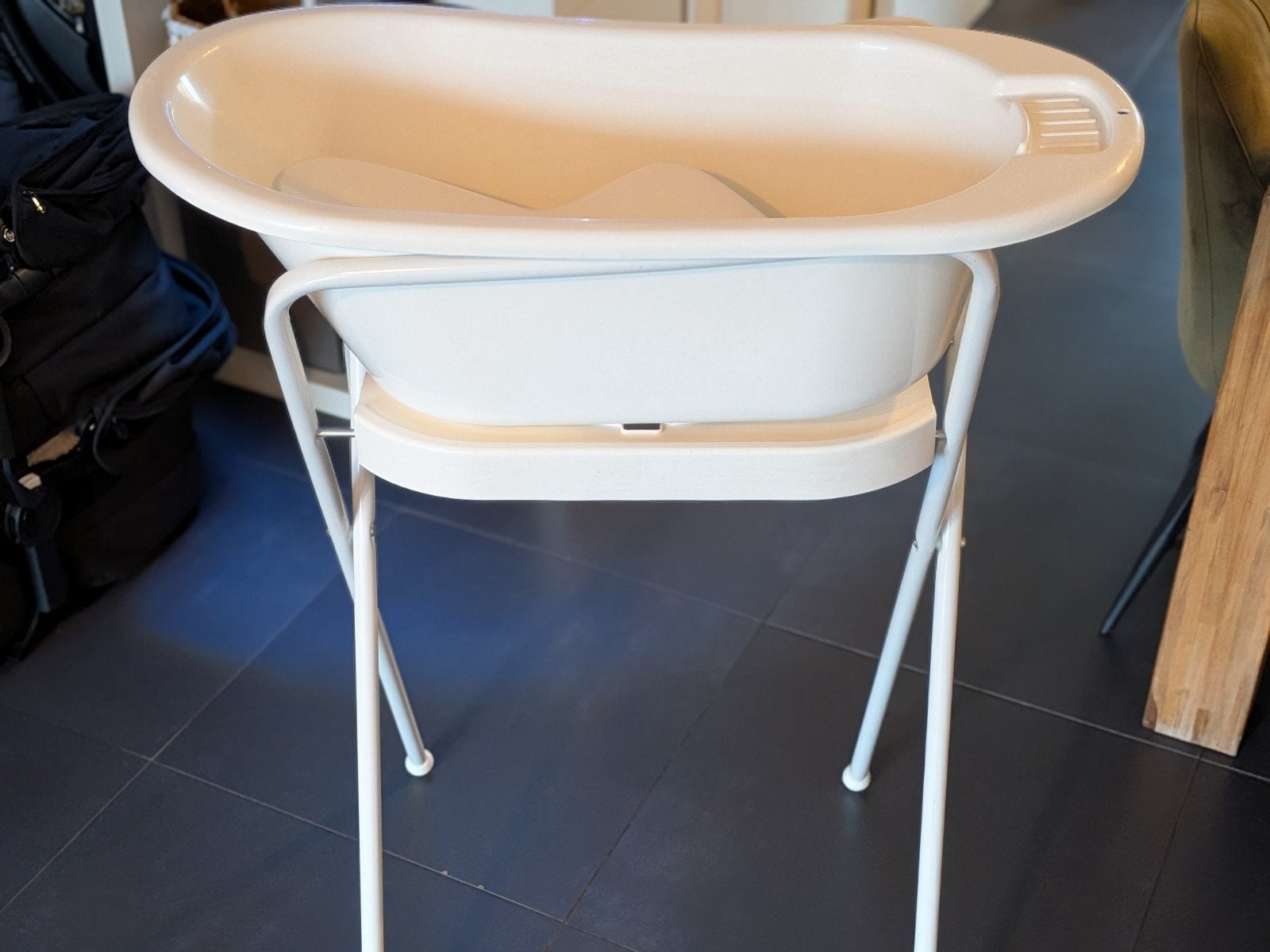 Babybadje met standaard en badzitje, Kinderen en Baby's, Ophalen of Verzenden, Gebruikt, Badje, Standaard