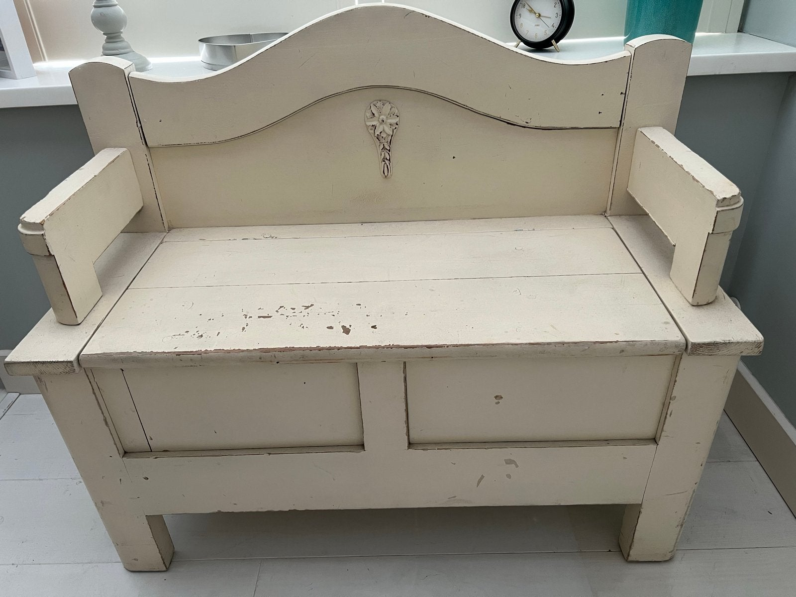 Uniek bankje van gerecyclede kinderbedjes (ca. 25 jaar oud), Ophalen