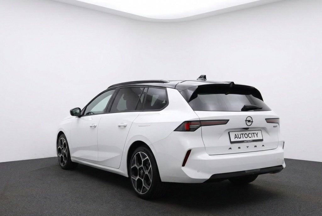 Opel Astra Sports Tourer 1.6 Turbo GS PHEV Panoramadak | Mat, Auto's, Gebruikt, 4 cilinders, Wit, Hybride Elektrisch/Benzine