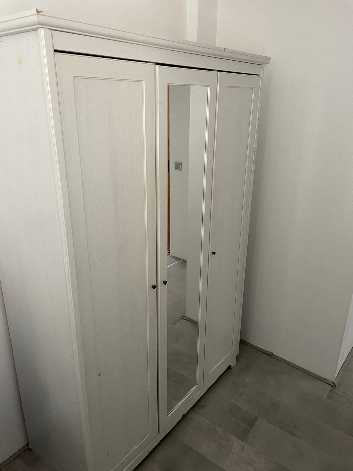 Witte kledingkast met spiegeldeur en planken, Huis en Inrichting, Kasten | Kledingkasten, Ophalen, Gebruikt, 100 tot 150 cm, 150 tot 200 cm