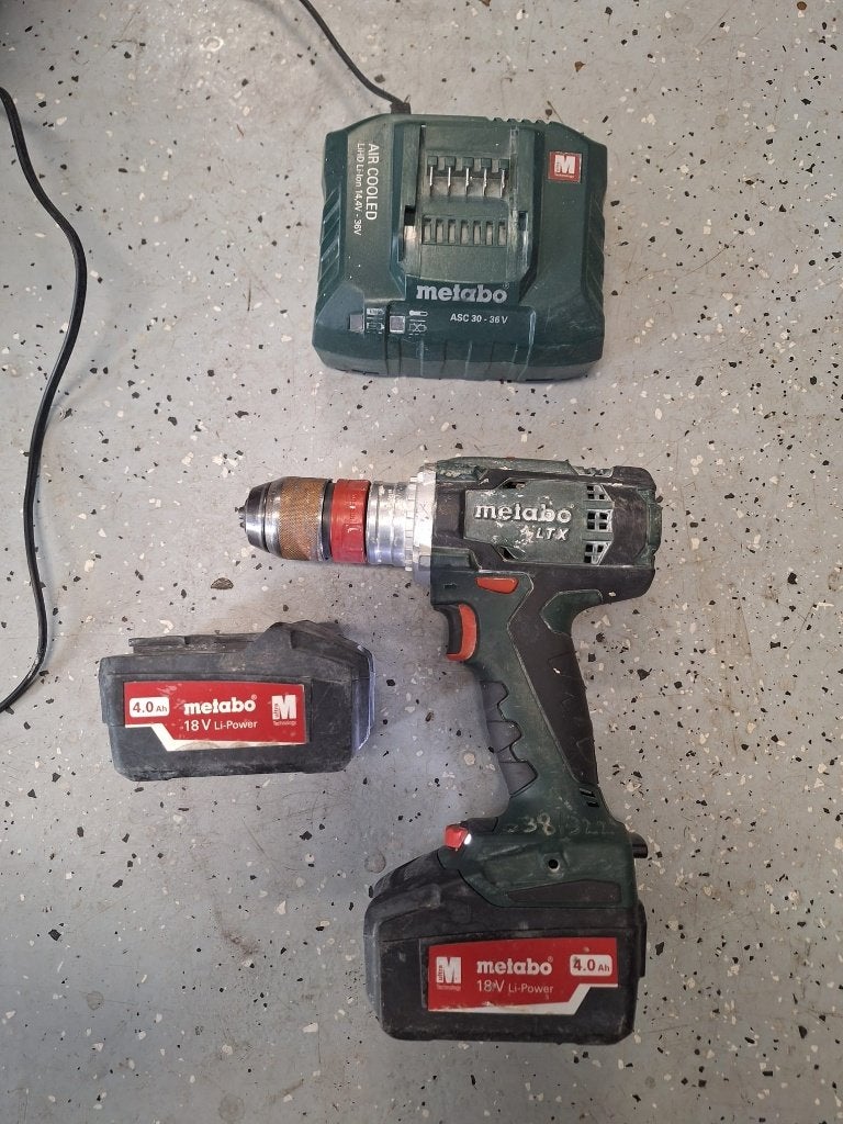 Boormachine Metabo LTX + batterijen + lader, Ophalen, Gebruikt, Boormachine, Variabele snelheid