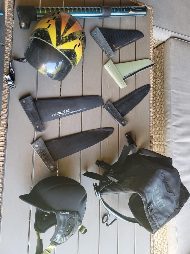 Tuttlebox slalom/speed vinnen, verlenger, 2 helmen,trapeze,, Watersport en Boten, Windsurfen, Ophalen of Verzenden, Overige typen