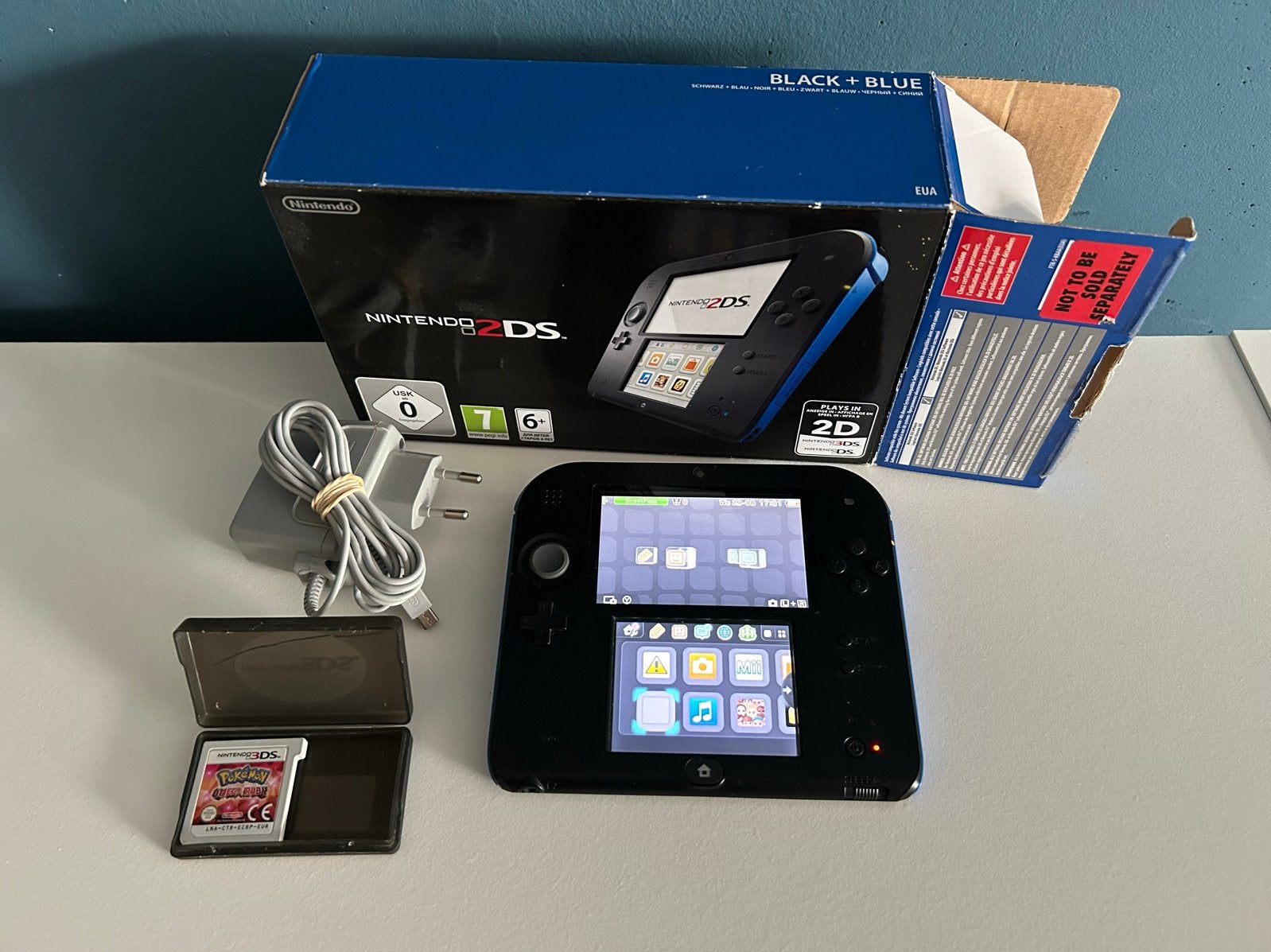 Nintendo 2DS Zwart/Blauw met Pokémon Omega ruby en oplader, Met games, Zwart, 2DS, Ophalen of Verzenden