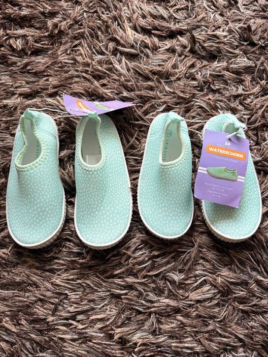 2 paar Nieuwe waterschoenen maat 26 en 28, Ophalen of Verzenden, Nieuw, Jongen of Meisje, Schoenen