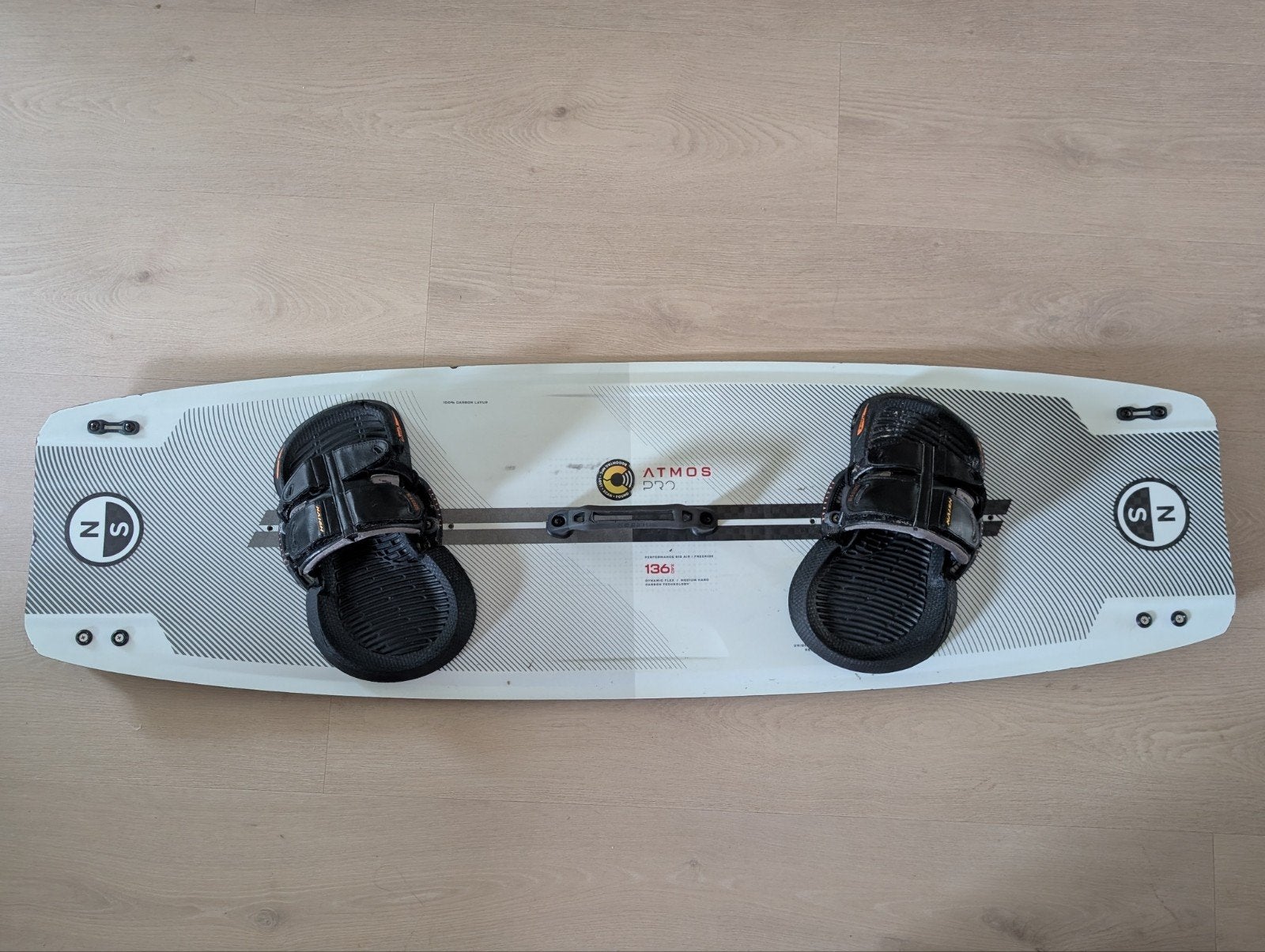 North Atmos Pro Twintip Kitesurfboard 136cm, Ophalen of Verzenden, Gebruikt, Overige typen