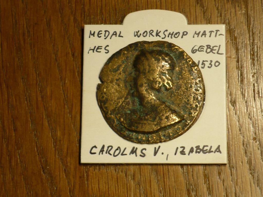 Oude  medaille 1530 Keizer Karel V en Isabella. Bodemvondst., Ophalen of Verzenden, Nederland en Buitenland, Munten