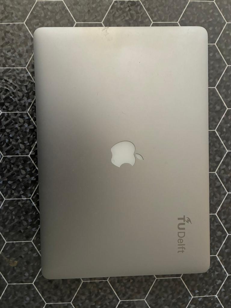 Gebruikte MacBook Pro met TU Delft logo, Computers en Software, Apple Macbooks, MacBook Pro, 256 GB, 2 tot 3 Ghz, Refurbished