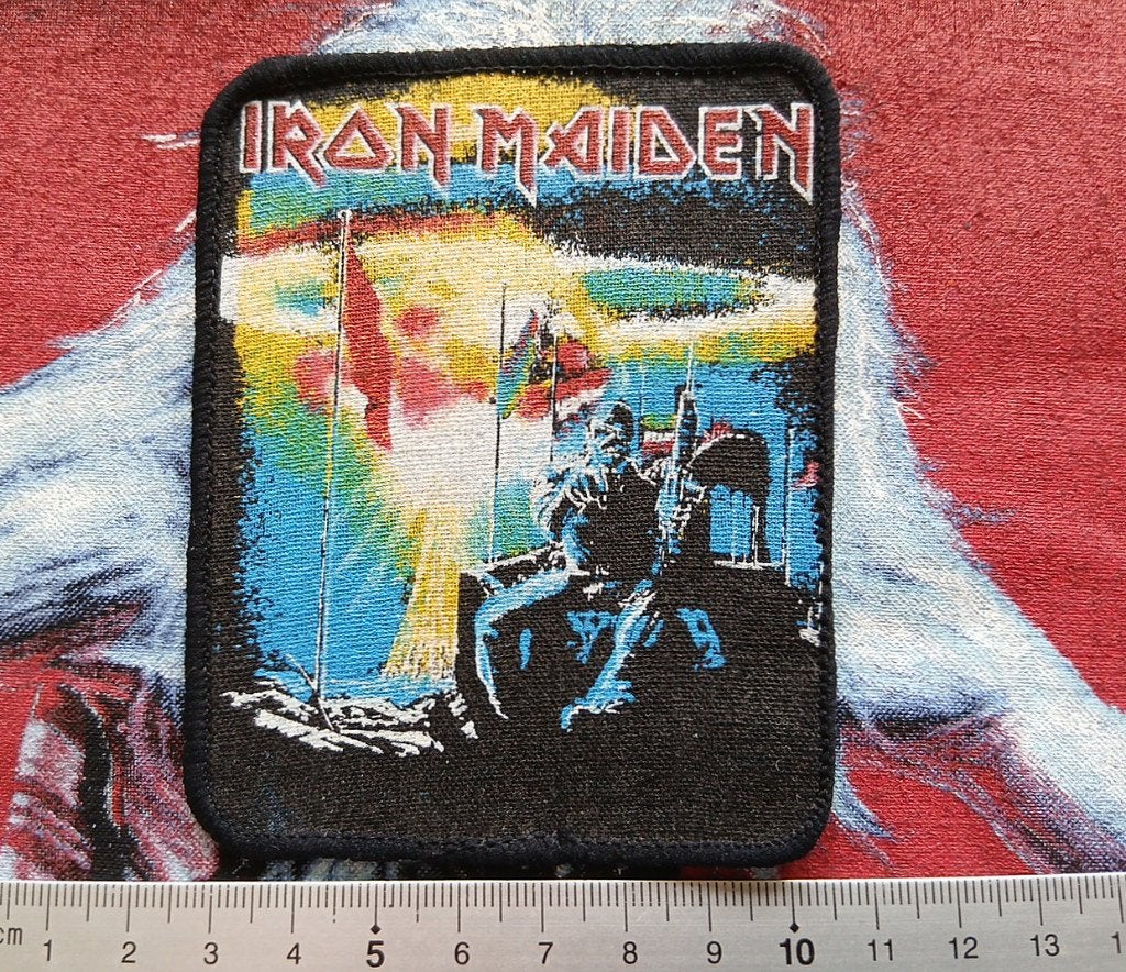 Iron Maiden zeldzame vintage 1984 2 minutes to... patch 174, Ophalen of Verzenden, Nieuw, Kleding