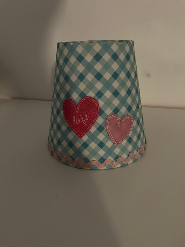 Leuke lampenkap met ruitjes en hartjes, Gebruikt, Wit, Rond, Ophalen of Verzenden