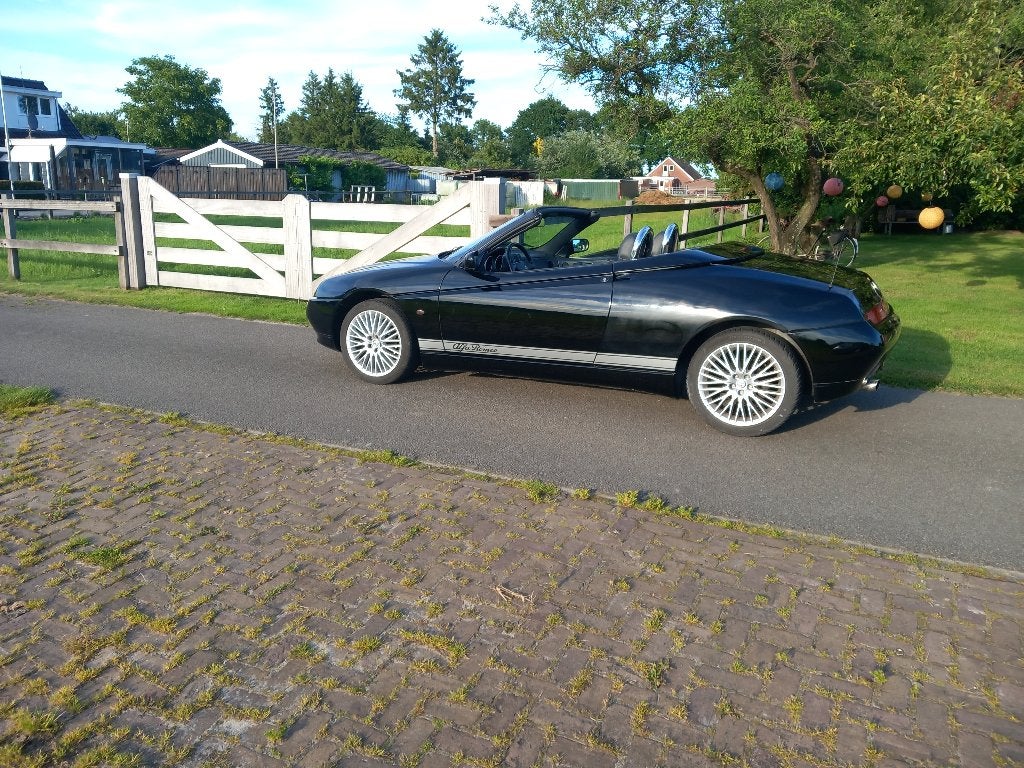 Alfa Romeo Spider 2.0 Twin Spark 16V 1999 Zwart, Auto's, Alfa Romeo, Voorwielaandrijving, 1345 kg, Zwart, Cabriolet