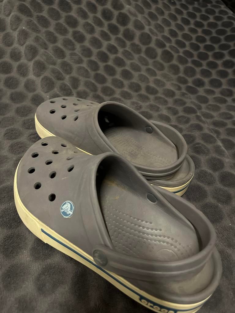 Gedragen Crocs in grijs, maat 36, Ophalen of Verzenden, Gedragen, Grijs, Slippers