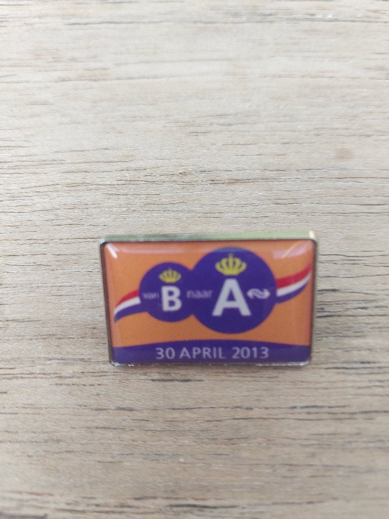 NS pin Troonswisseling Beatrix- Alexander, Verzamelen, Speldjes, Pins en Buttons, Verzenden, Nieuw, Transport, Speldje of Pin