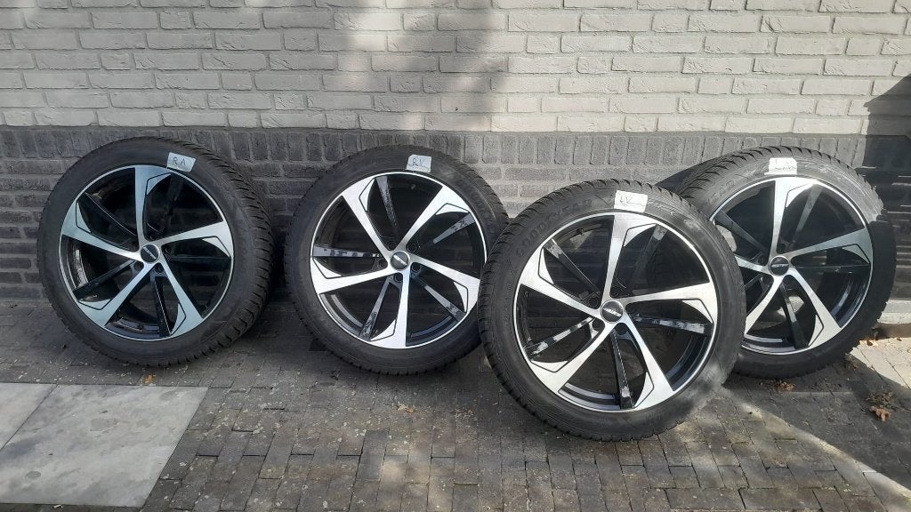 Volvo XC60 Winterbanden 255/45 R20 + RDesign velgen, Ophalen, Gebruikt, 255 mm, Banden en Velgen