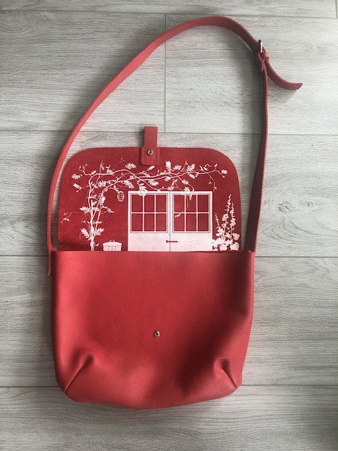 Keecie laptop tas, Sieraden, Tassen en Uiterlijk, Tassen | Damestassen, Ophalen of Verzenden, Zo goed als nieuw, Rood, Schoudertasje