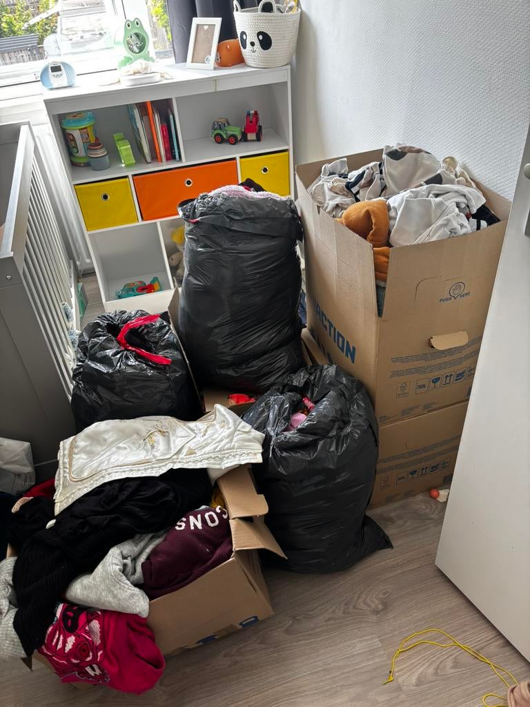 Partij kleding, Ophalen, Zo goed als nieuw