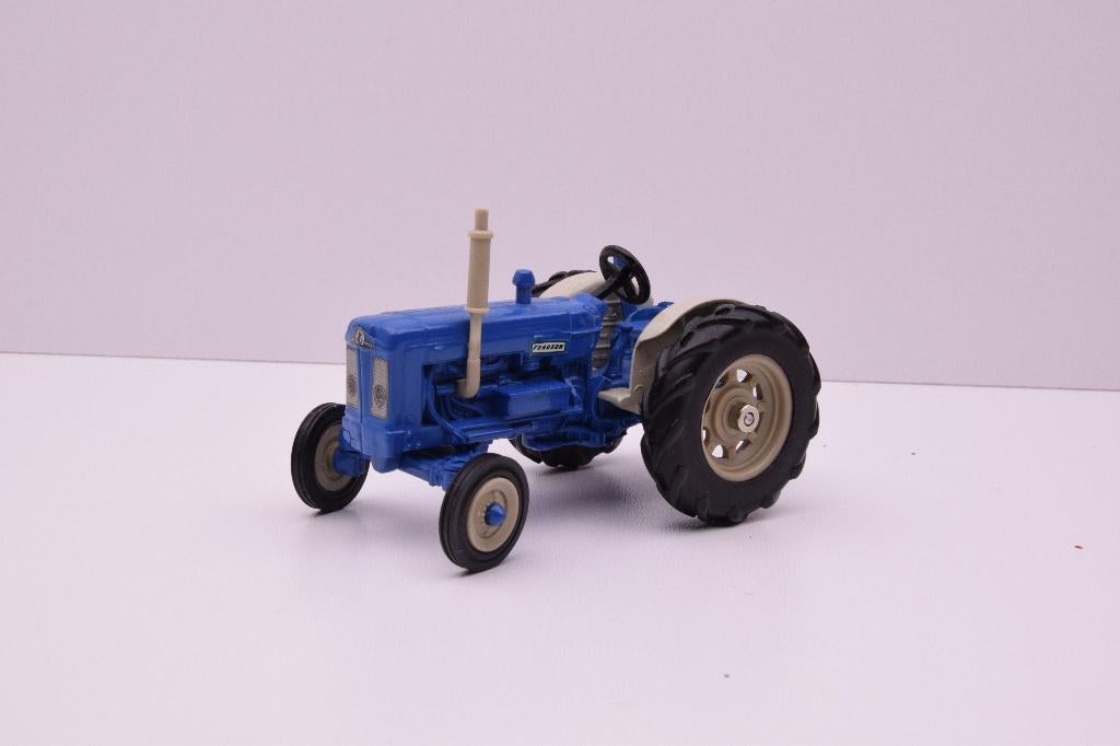 Fordson Dexta  '' ERTL '', Ophalen of Verzenden, Zo goed als nieuw, Auto, ERTL