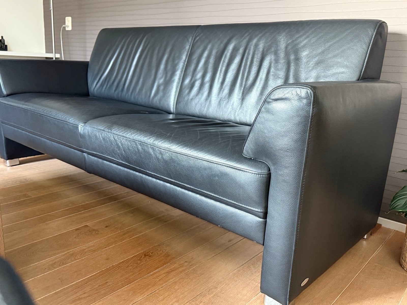Zwart leren bankstel met fauteuils, Gebruikt, Driepersoons, Ophalen of Verzenden, Rechte bank
