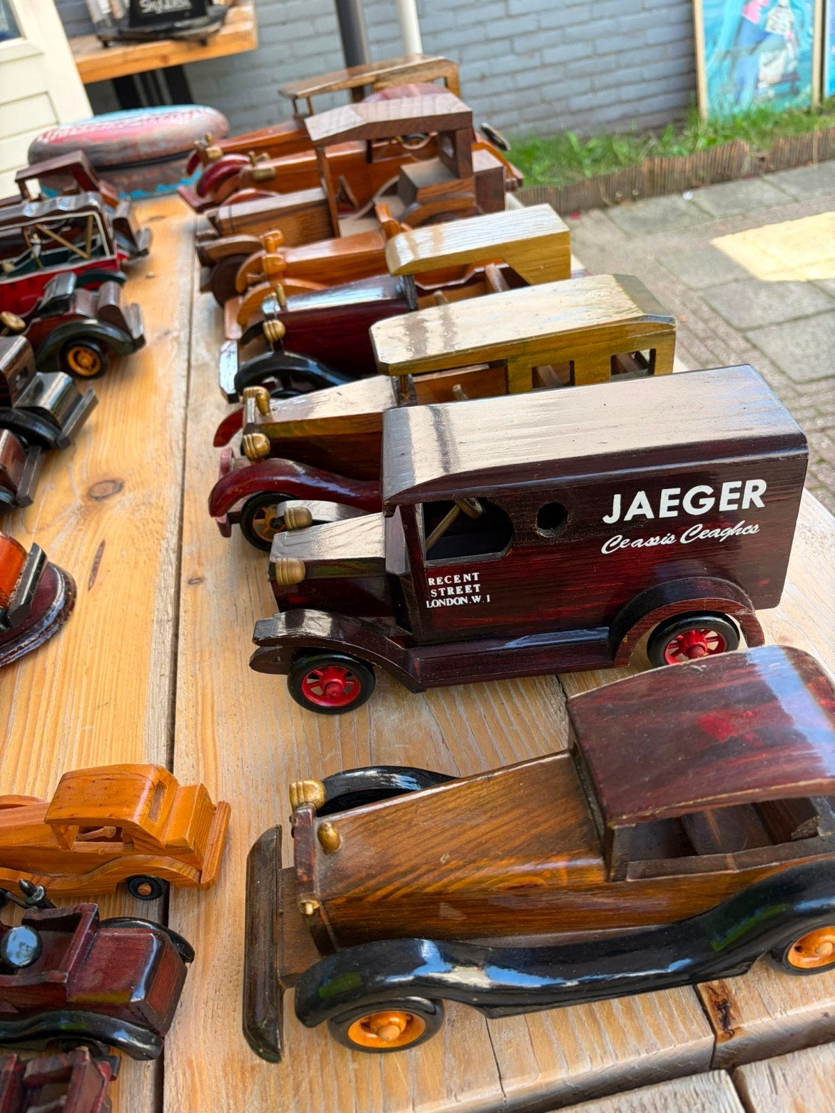 Collectie handgemaakte houten oldtimers, Ophalen