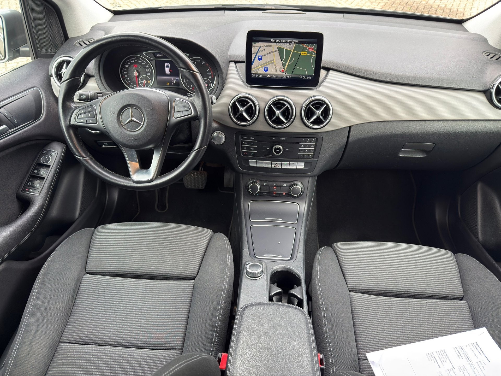 Mercedes-Benz B-klasse 180 Ambition l Airco l LED l Navi l V, Auto's, Dealer onderhouden, Gebruikt, 4 cilinders, 122 pk