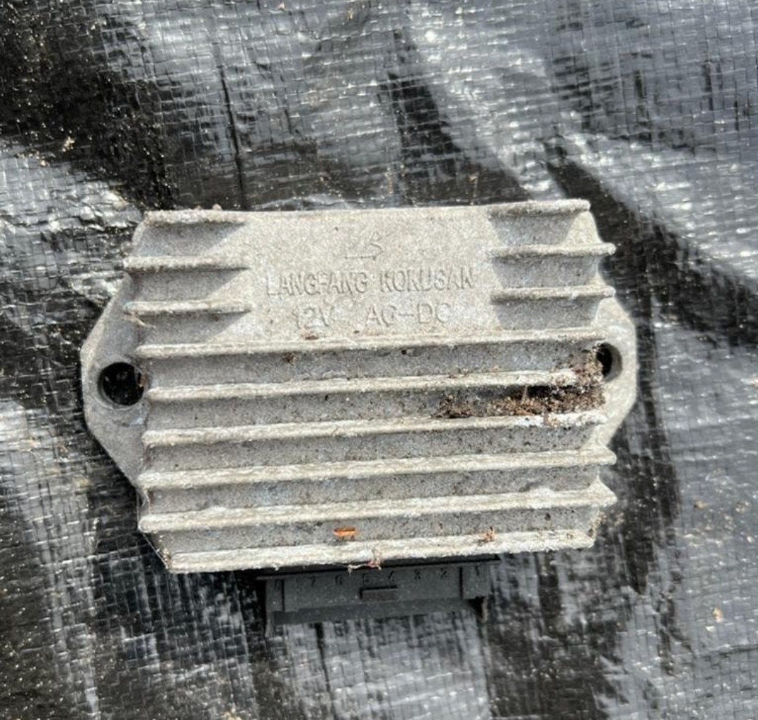 Spannings regelaar vespa lx / s 2t 2 takt €15, Motoren, Ophalen of Verzenden